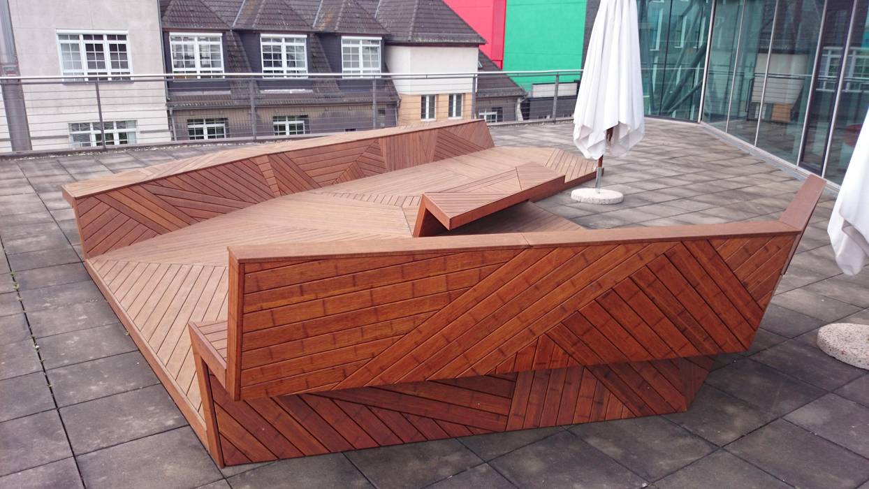 Einzel angefertigtes Aussenmöbel für die Büroterrasse eines Kunden, DESIGNFIRM DESIGNFIRM Commercial spaces Solid Wood Multicolored Office buildings