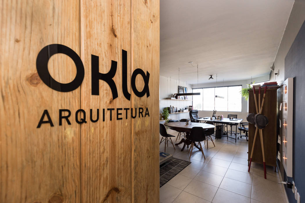 O Nosso Escritório, Okla Arquitetura Okla Arquitetura مساحات تجارية خشب Wood effect محلات تجارية