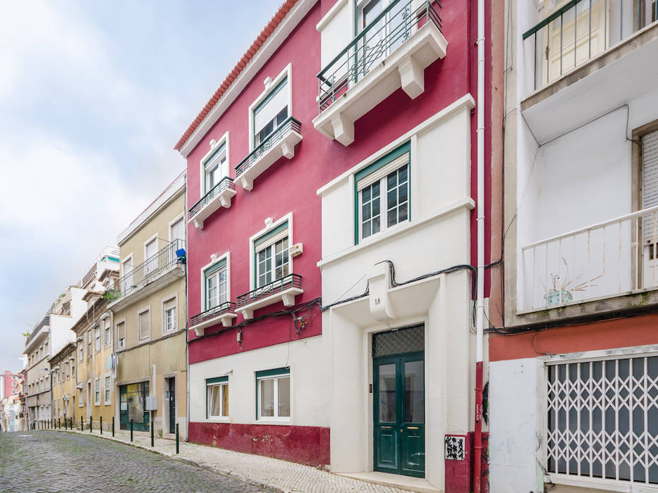 Fachada eclética Lisbon Heritage Casas rústicas fachada,predio,lisboa,fachada antia,estilo ecletico