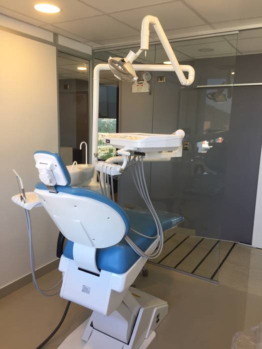 Remodelación de Clinica dental en La Dehesa, comuna de Lo Barnechea, Arqsol Arqsol Commercial spaces Clinics