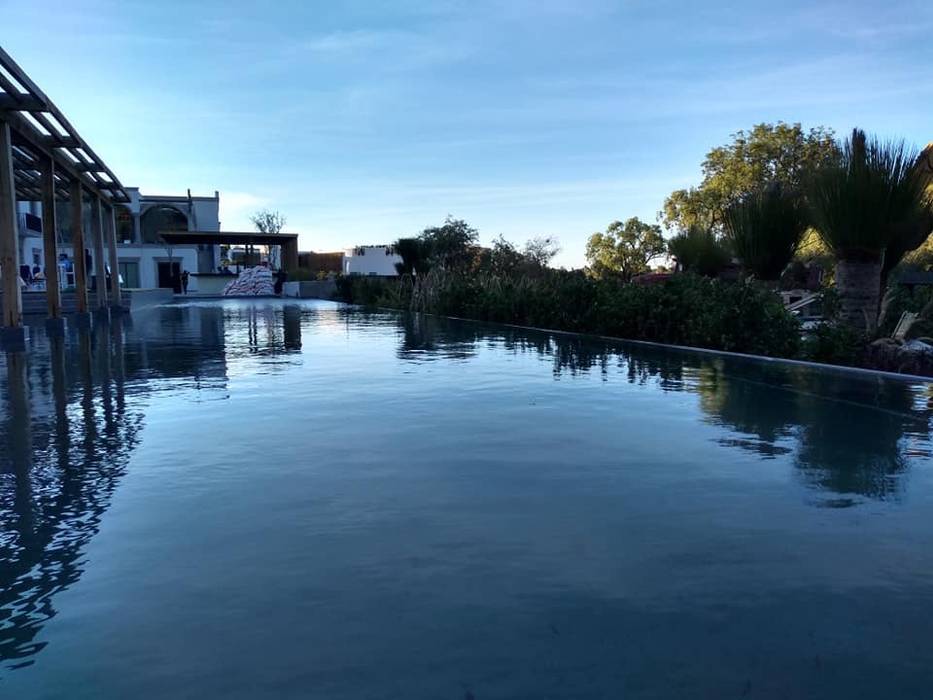 Live Aqua San Miguel de Allende, FM ARQUITECTOS FM ARQUITECTOS ممر الاستعماري، الرواق والدرج حجر