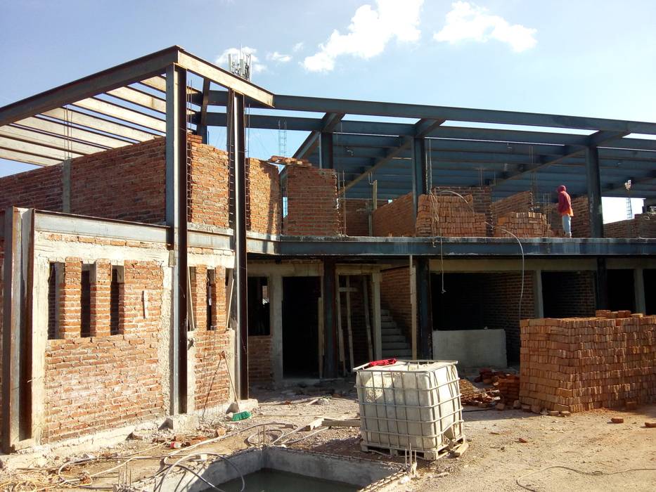 INTERIOR DE PATIO EN FUNCIONAMIENTO AVANZA ARQUITECTOS Espacios comerciales Escuelas