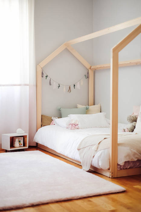 Quarto de menina , YS PROJECT DESIGN YS PROJECT DESIGN Scandinavian style nursery/kids room Wood Wood effect Beds & cribs