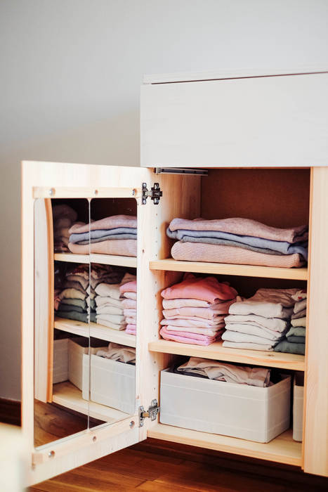 Quarto de menina , YS PROJECT DESIGN YS PROJECT DESIGN Nursery/kid’s room Wood Wood effect Wardrobes & closets