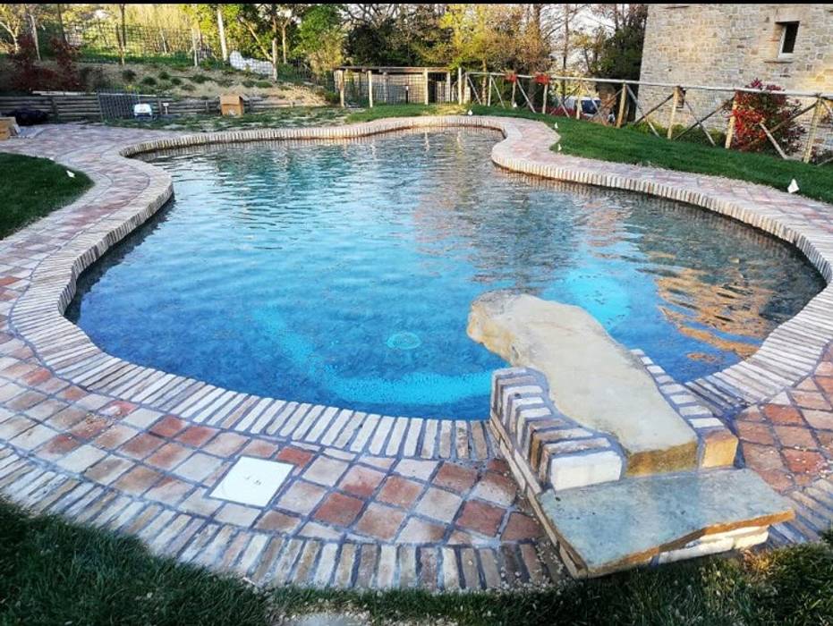 PISCINA NATURAPOOL STILE RUSTICO, PISCINE TECNOIMP PISCINE TECNOIMP مسبح حديقة