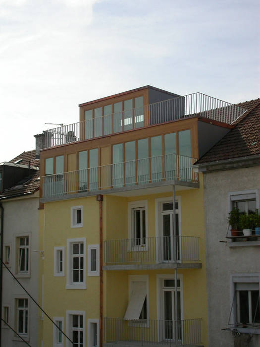 Mehrfamilienhaus Breisacherstrasse Basel, Ave Merki Architekten Ave Merki Architekten Dachterrasse Holz Holznachbildung