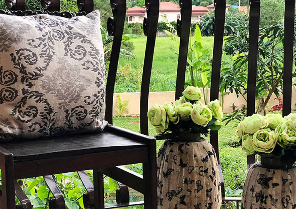 Fabulous Vacation House with a Flair – Tagaytay, SNS Lush Designs and Home Decor Consultancy SNS Lush Designs and Home Decor Consultancy Varandas