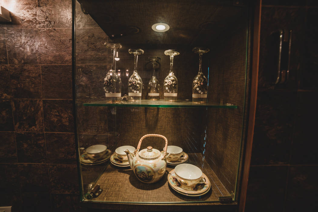 Crockery Unit In Design Decor Wine cellar گلاس