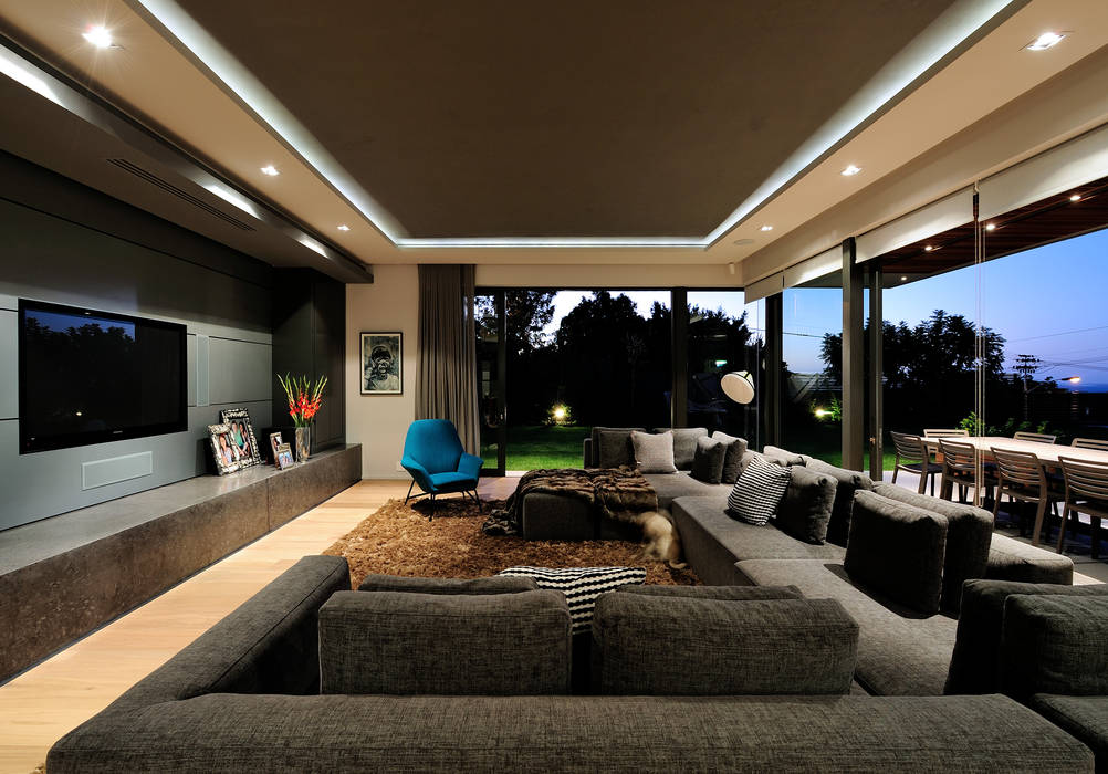 House La Croix Fresnaye, KMMA architects KMMA architects Modern living room