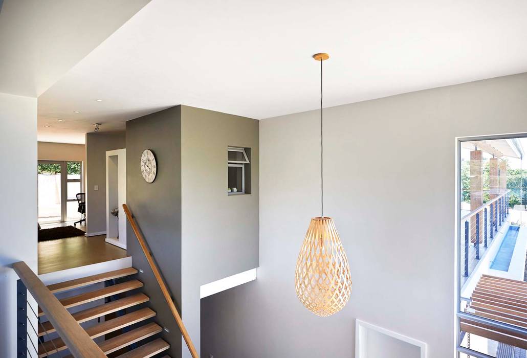 House in Simbithi, Ballito, John Smillie Architects John Smillie Architects Modern Corridor, Hallway and Staircase