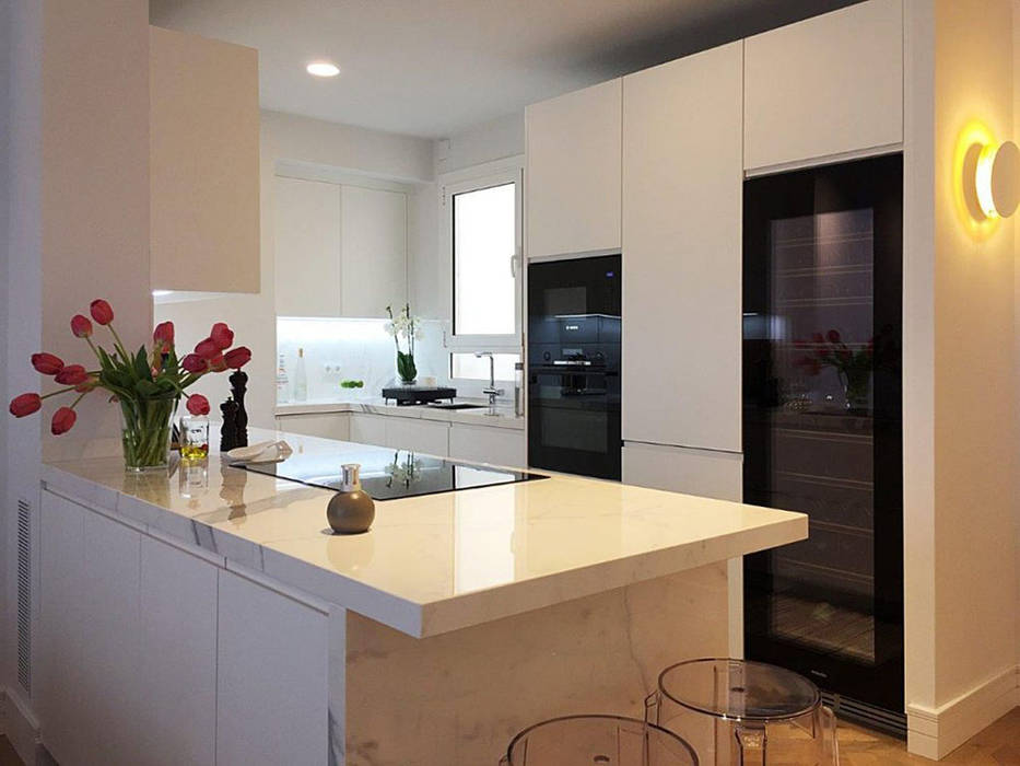 Reforma de piso en barcelona da2 arquitectura cocinas pequeñas blanco