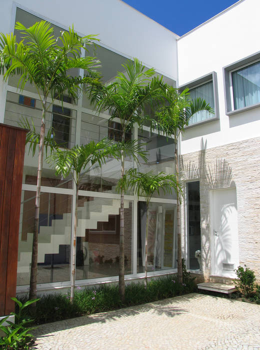 Classic style houses by Viviane Cunha Arquitectura Classic