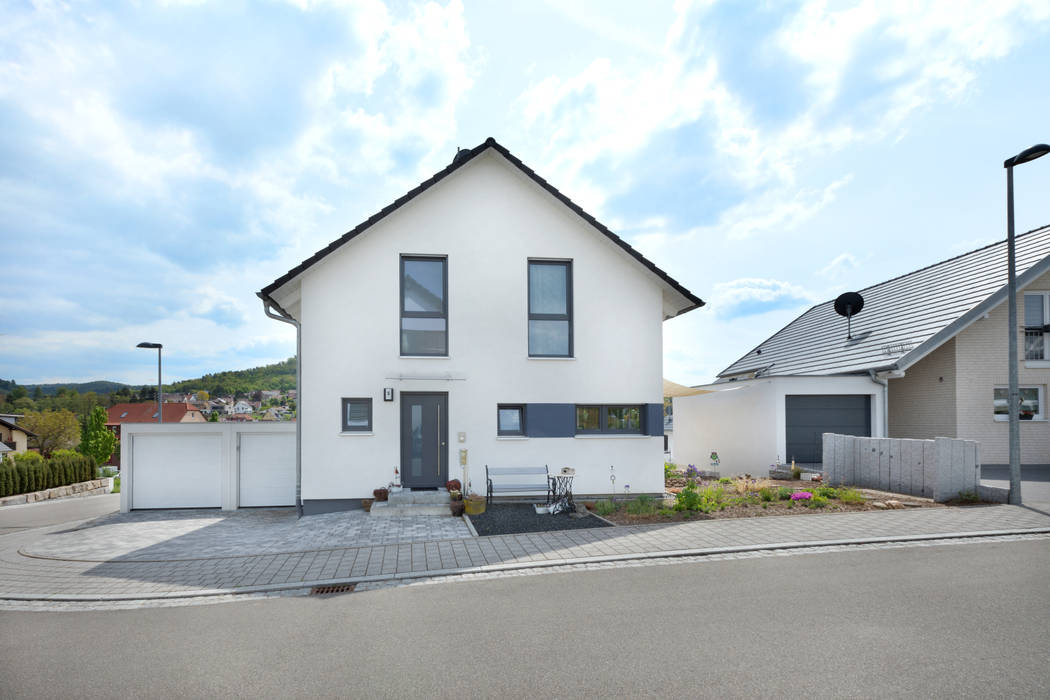 Einfamilienhaus mit Satteldach TALBAU-Haus GmbH Fertighaus Weiß Einfamilienhaus,Fertighaus,Satteldach,Modern