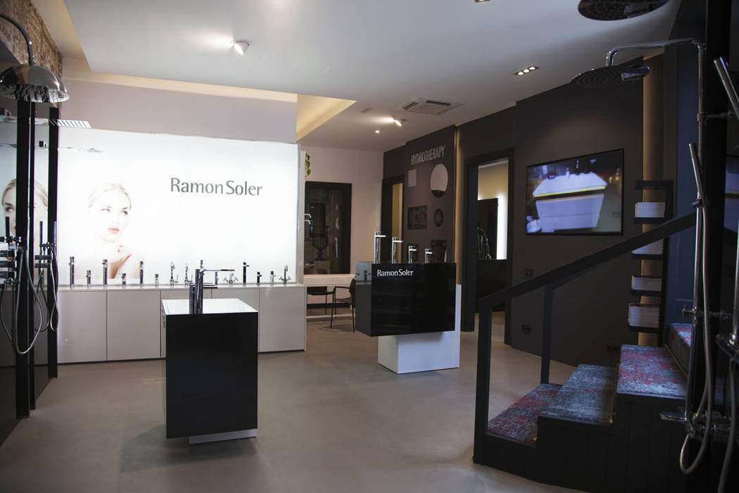 Flagship Store Ramon Soler en Barcelona BARASONA Diseño y Comunicacion Espacios comerciales Galerías y espacios comerciales