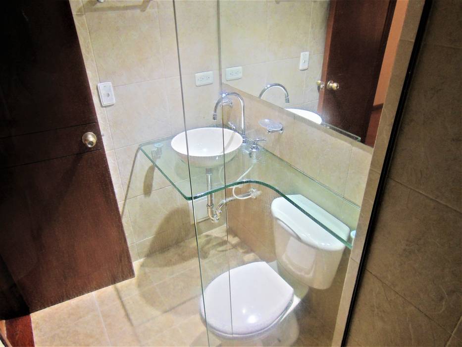 baño AlejandroBroker Baños de estilo minimalista baño