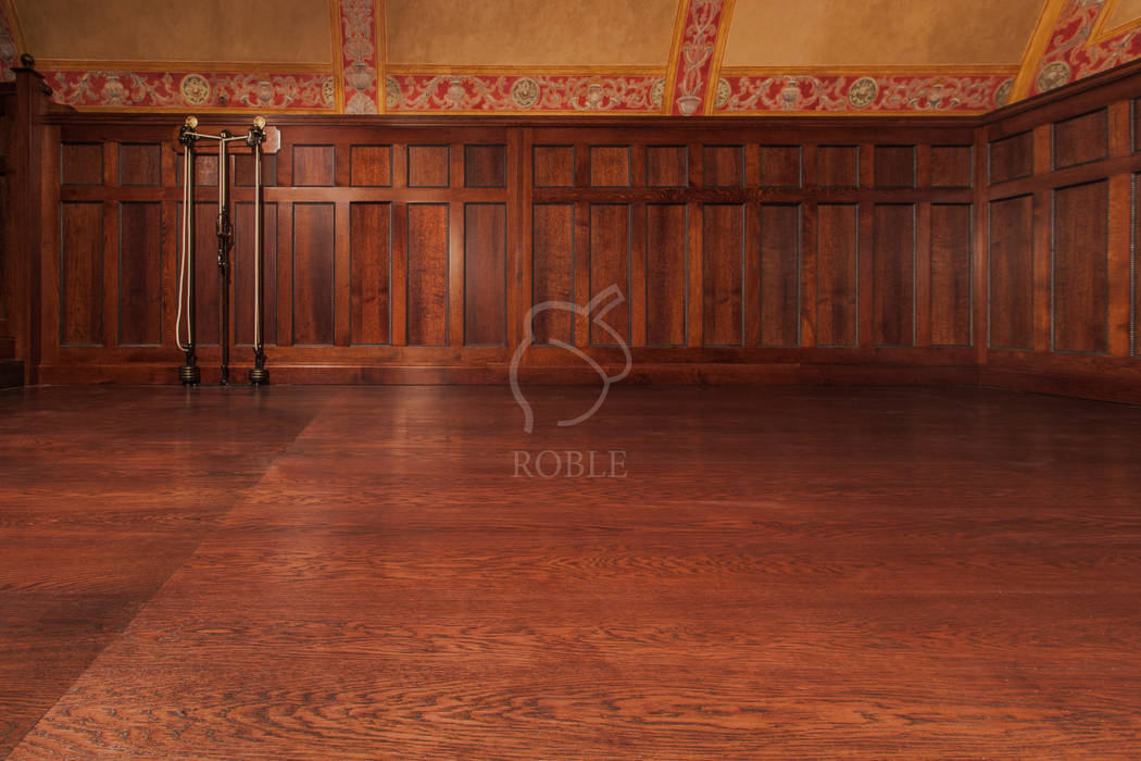 Lite podłogi dębowe w zamkowym wnętrzu, Roble Roble مساحات تجارية خشب Wood effect متاحف