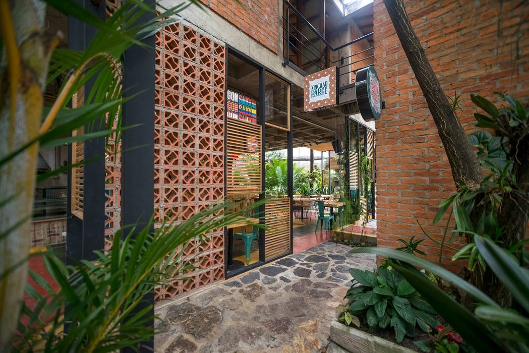 Saigon Fire, Parrilla Vietnamita Callejera, Blaster Diseño Blaster Diseño Commercial spaces Bricks Gastronomy