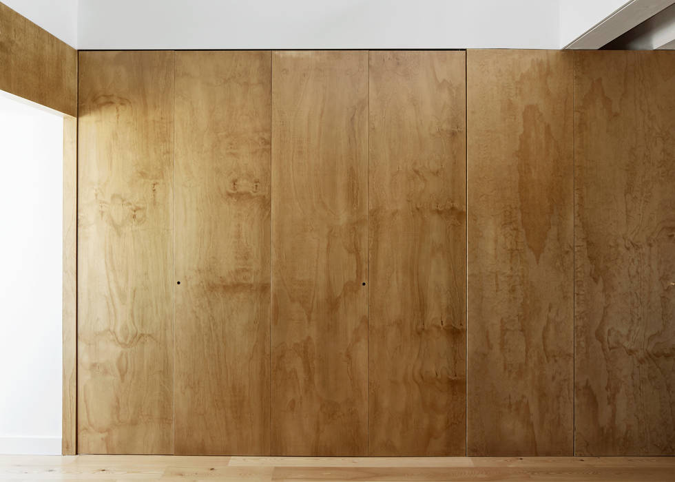 Capitão Leitão, arriba architects arriba architects Mediterranean style dressing room Wood Wood effect