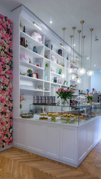 Classy Cupcake Store, Ivy's Design - Interior Designer aus Berlin Ivy's Design - Interior Designer aus Berlin Commercial spaces Wood Wood effect Gastronomy