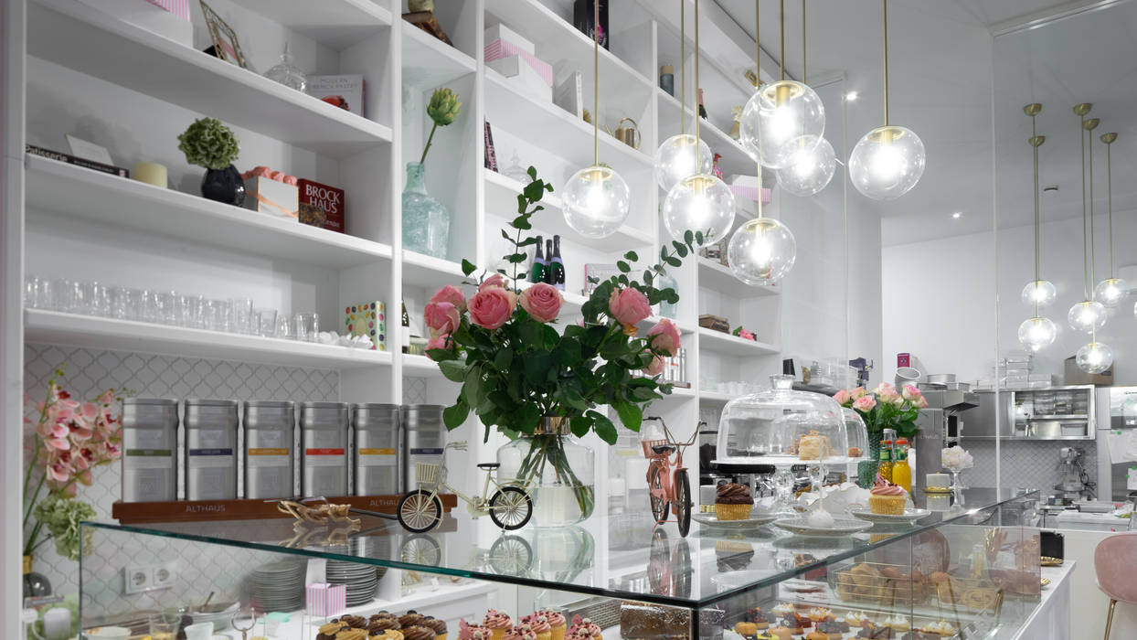 Classy Cupcake Store, Ivy's Design - Interior Designer aus Berlin Ivy's Design - Interior Designer aus Berlin Commercial spaces Copper/Bronze/Brass Gastronomy