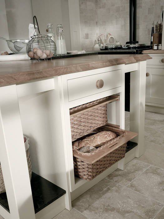 Country Style Kitchen By Landlord Living De Kuper Interior Gmbh Country Solid Wood Multicolored Homify
