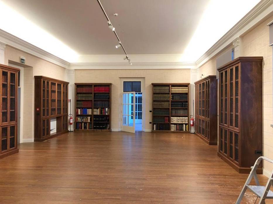 ARREDI PER BIBLIOTECHE, Falegnameria su misura Falegnameria su misura Espacios comerciales Museos