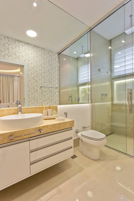 Casa Esplêndida Designer de Interiores e Paisagista Iara Kílaris Banheiros modernos banheiro,pia,lavatório,espelho,sanitário,chuveiro