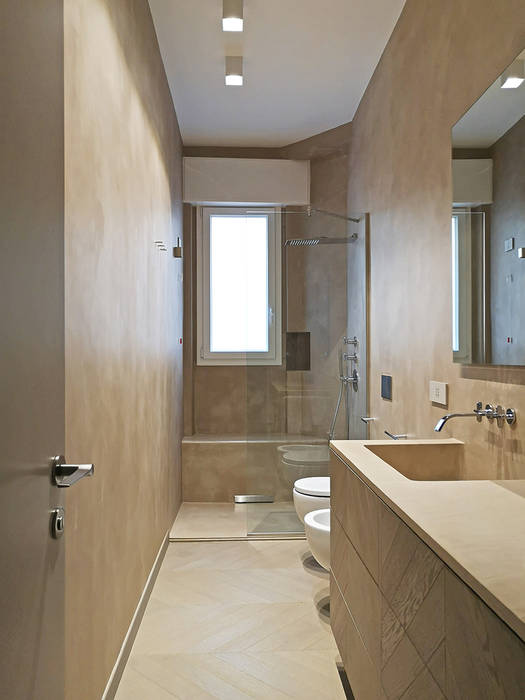 Bagno in microcemento con vasca e doccia integrata senza ulteriore rivestimento Giulia Grillo Architetto Bagno moderno Specchio,Rubinetto,Costruzione,Apparecchio idraulico,Lavello,Proprietà,apparecchio,Legna,Lavandino del bagno,Illuminazione