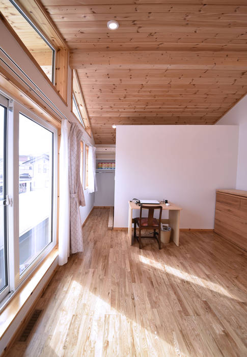 一宮市に建つ木の家, 木の家株式会社 木の家株式会社 Modern style bedroom Wood Wood effect