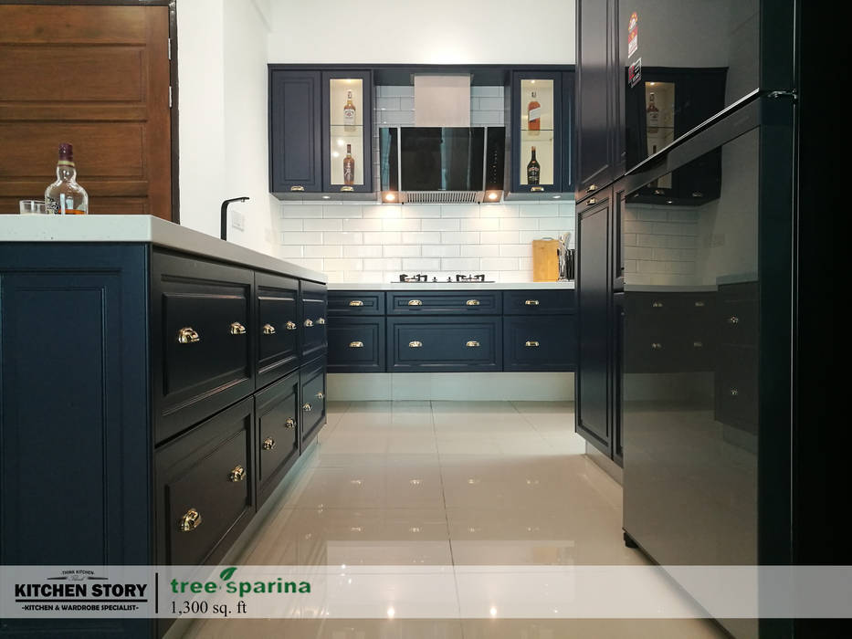 Tree Sparina Condo|Penang, Kitchen Story Sdn.Bhd. Kitchen Story Sdn.Bhd. Kitchen Solid Wood Multicolored Cabinets & shelves