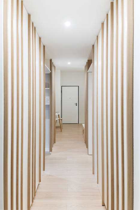 homify Pasillos, halls y escaleras escandinavos Madera Acabado en madera