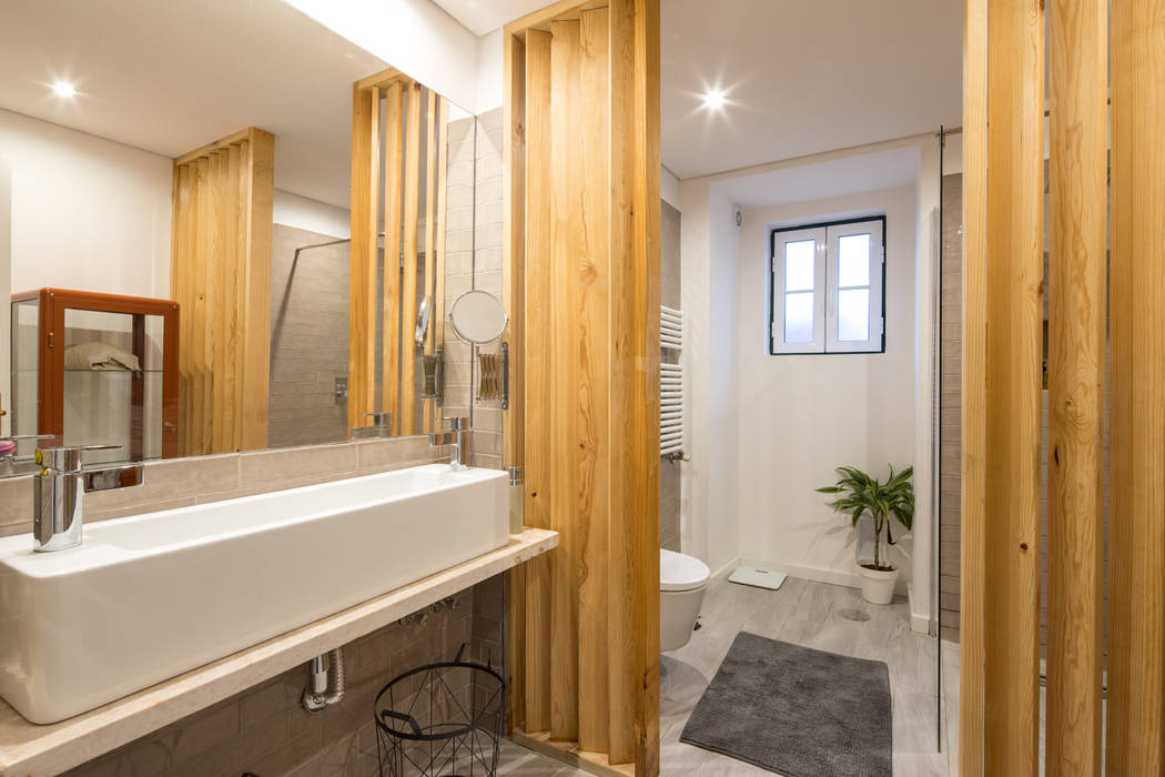 Reconstrução de moradia antiga, Atelier d'Maison Atelier d'Maison Casas de banho modernas