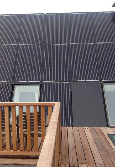 Nursery renovated into big family home., Dineke Dijk Architecten Dineke Dijk Architecten Roof