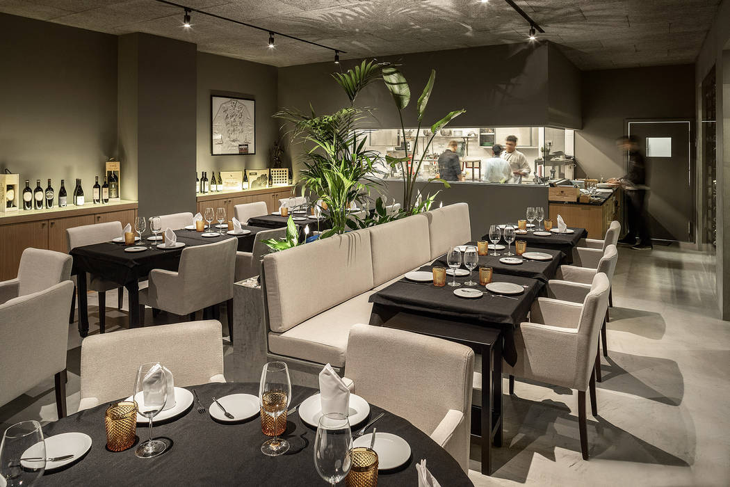 FAMA Restaurant, PAULO MARTINS ARQ&DESIGN PAULO MARTINS ARQ&DESIGN Commercial spaces Gastronomy