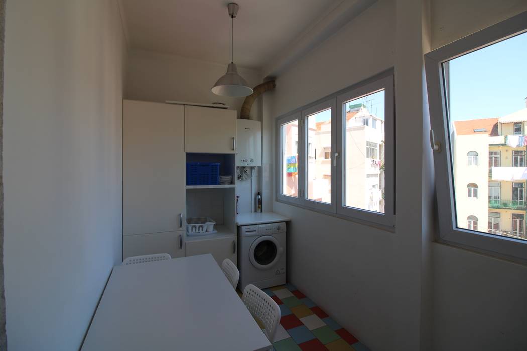 Apartamento Duplex T4 Arroios - Lisboa Cozinhas mediterrânicas por EU LISBOA Mediterrânico