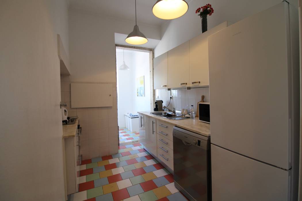 Apartamento Duplex T4 Arroios - Lisboa Cozinhas mediterrânicas por EU LISBOA Mediterrânico