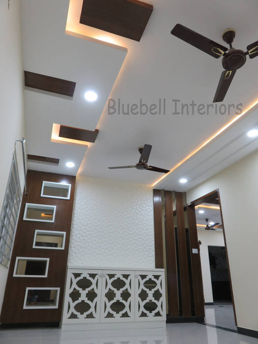 An earthy brown & rich lobby of an apartment, Bluebell Interiors Bluebell Interiors Гостиная в классическом стиле