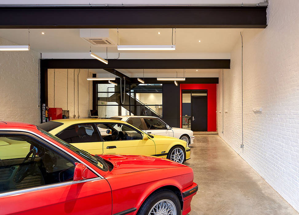 AutoHaus, KUBE architecture KUBE architecture Garage/Rimessa in stile moderno