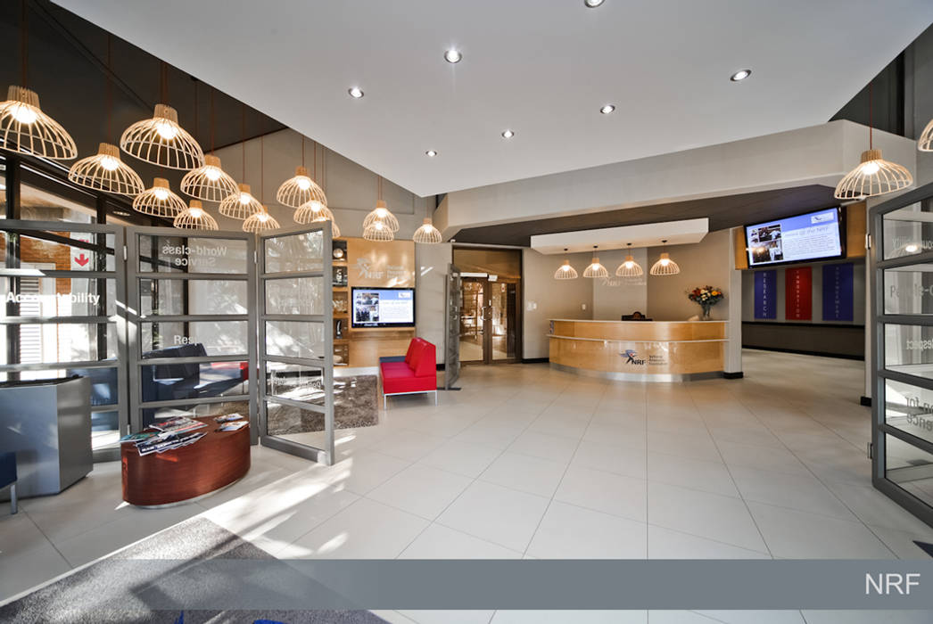 After: Modern reception area. Nuclei Lifestyle Design Commercial spaces Office buildings