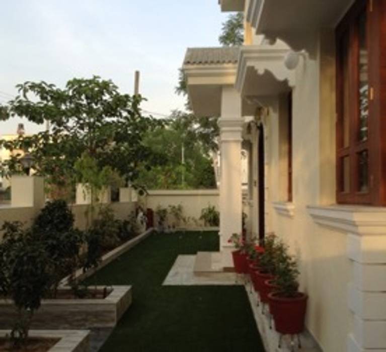 A classical abode, Aavran- Architects & Interior Designers Aavran- Architects & Interior Designers منزل ريفي طوب
