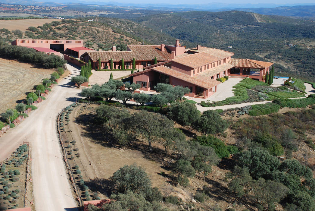 Vista aérea de casa rural, arquitectura en castilla la ...