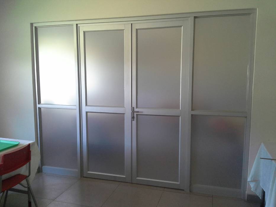 Mampara de Aluminio en Casino de oficiales Base Aerea Maquehue. Padre Las Casas CEC Espinoza y Canales LTDA Puertas modernas ventanas aluminio,termopanel,puertas,carpinteria aluminio,ventanas pvc,Puertas