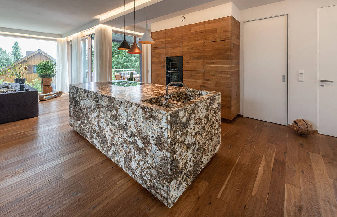 ÖKOLOGISCHES HOLZHAUS AUS STROH UND LEHM IN WIEN STAMMERSDORF, AL ARCHITEKT - in Wien AL ARCHITEKT - in Wien Modern Kitchen Marble