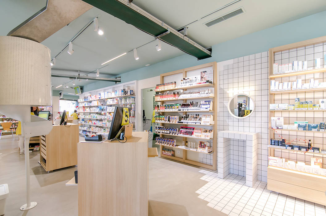 Som Farmacia, Piedra Papel Tijera Interiorismo Piedra Papel Tijera Interiorismo مساحات تجارية محلات تجارية