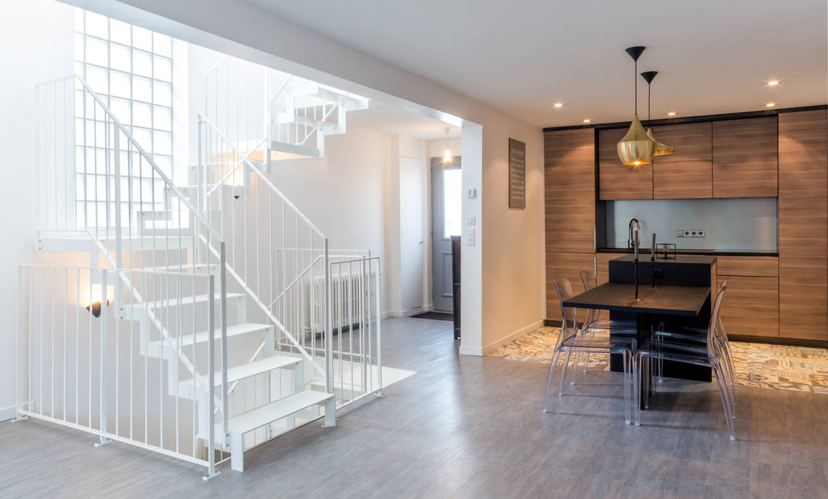 Un escalier original dans une maison de ville de 83 m2, Créateurs d'Interieur Créateurs d'Interieur 階段