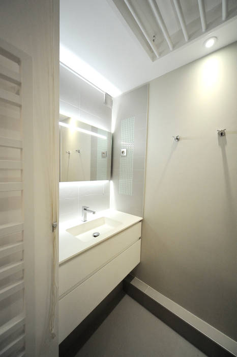 Splendide aménagement moderne d’un appart des années 90, Créateurs d'Interieur Créateurs d'Interieur Minimalist style bathroom