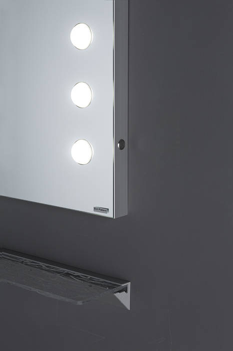 Specchi con tecnologia iLight, Unica by Cantoni Unica by Cantoni Spogliatoio moderno