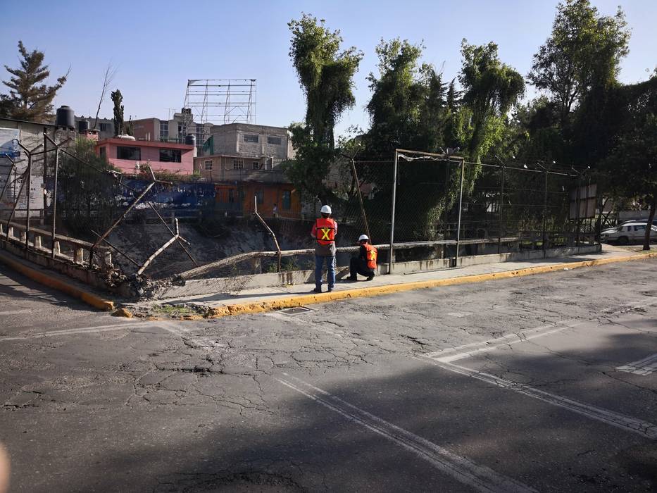 Instalacion de malla ciclónica para CONAGUA, Grupo SSCAM Grupo SSCAM Espaços comerciais Espaços comerciais