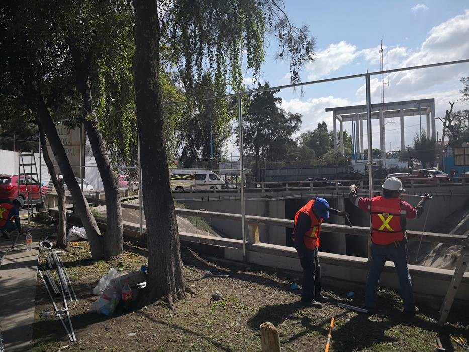 Instalacion de malla ciclónica para CONAGUA, Grupo SSCAM Grupo SSCAM Powierzchnie handlowe Powierzchnie handlowe