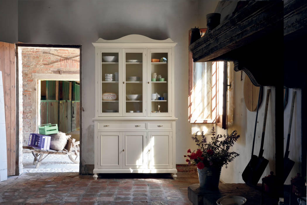 Credenza con vetrina shabby chic Idea Stile Sala da pranzo in stile scandinavo Legno massello Variopinto